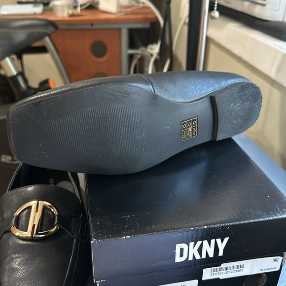 DKNY FERN LOAFERS - Picture 5 of 5